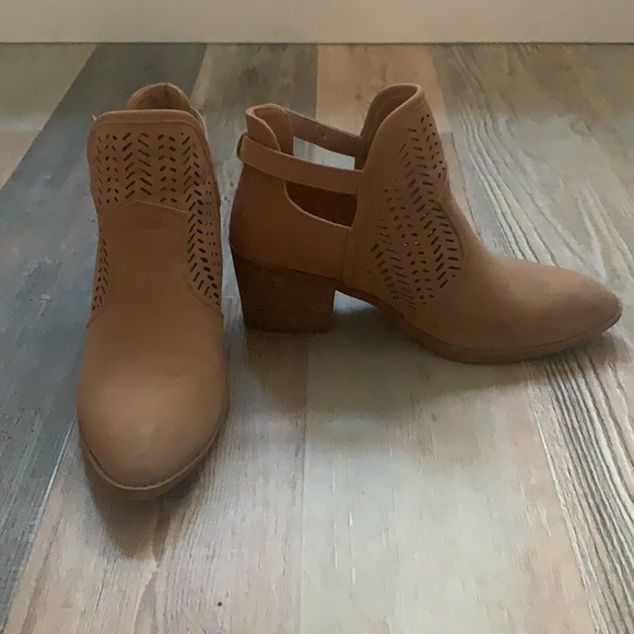 Woman’s size 10 Booties - Picture 2 of 3